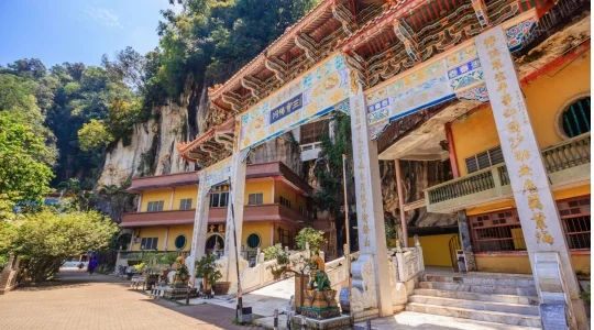 サンポトン(三寶洞)寺院
